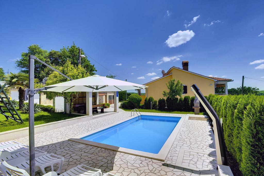 Villa Semy Pazin Exterior photo